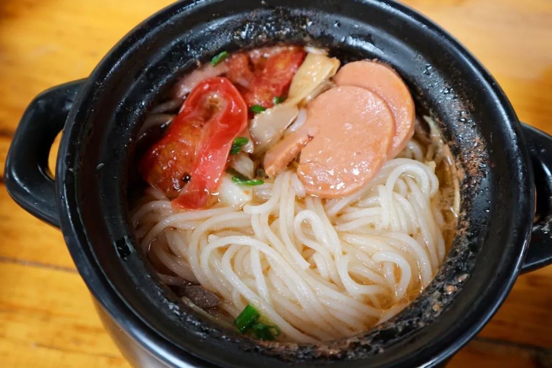 學罐罐米線學費多少？一鍋鮮香湯底，帶你輕松開啟人氣餐飲創業路！