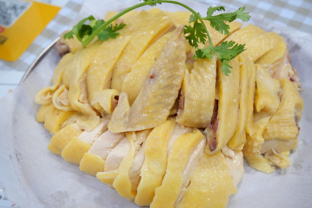 白斬雞煮多久才鮮嫩多汁？掌握黃金15分鐘，小本創業不走彎路