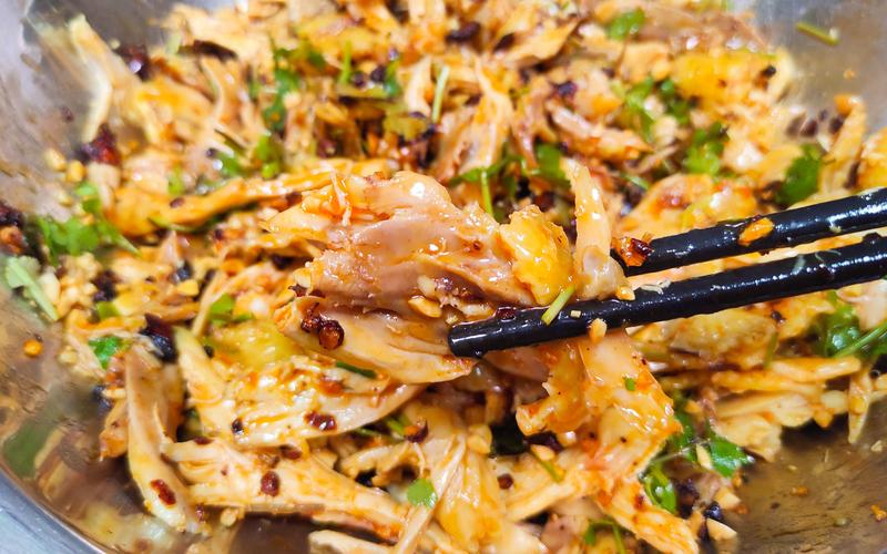 手撕雞培訓一般需要多少錢？掌握核心技法更關鍵，讓創業路不再迷茫！