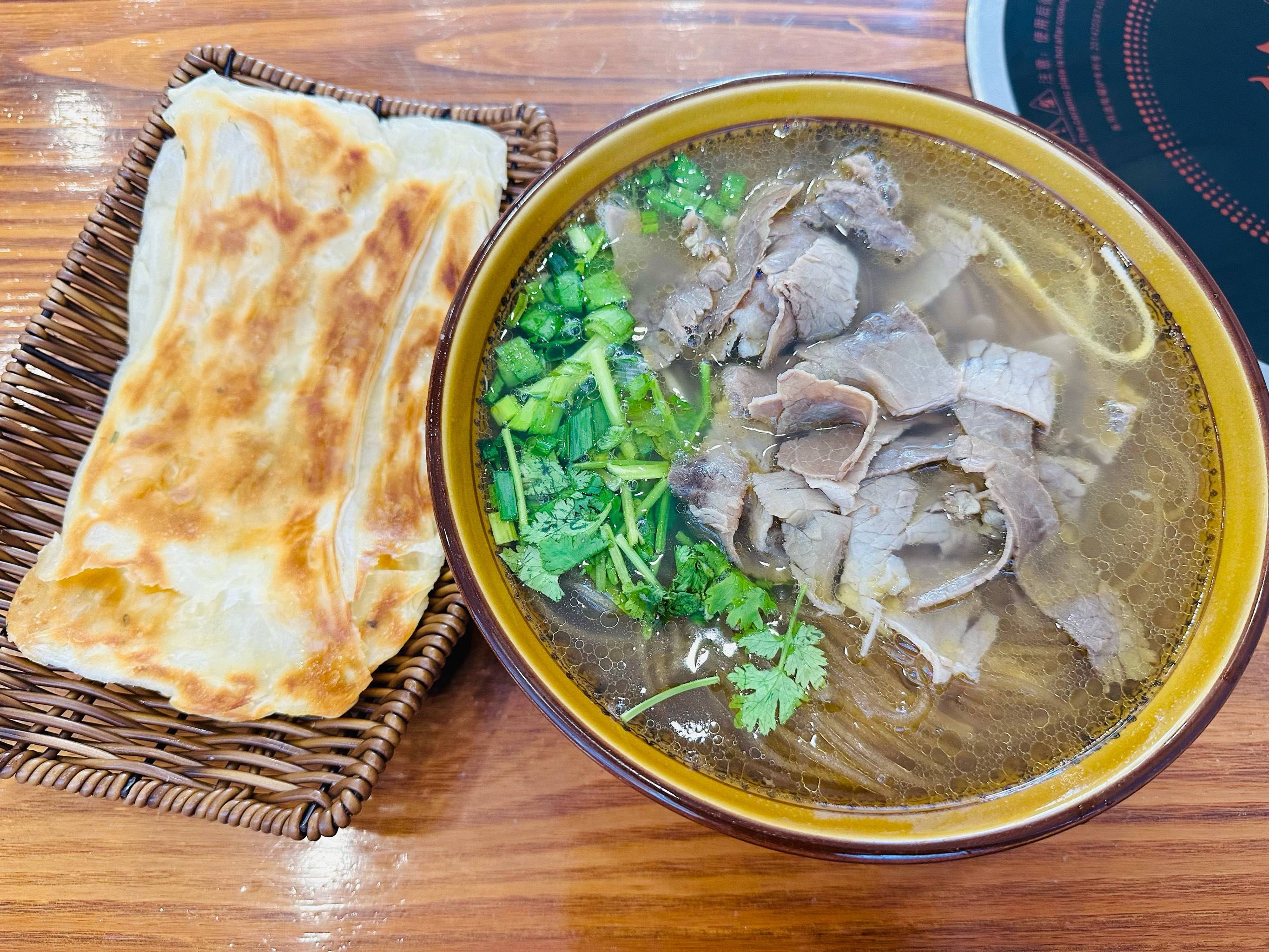 淮南牛肉湯到哪里學(xué)靠譜？技術(shù)好學(xué)不？普通人也能輕松掌握！