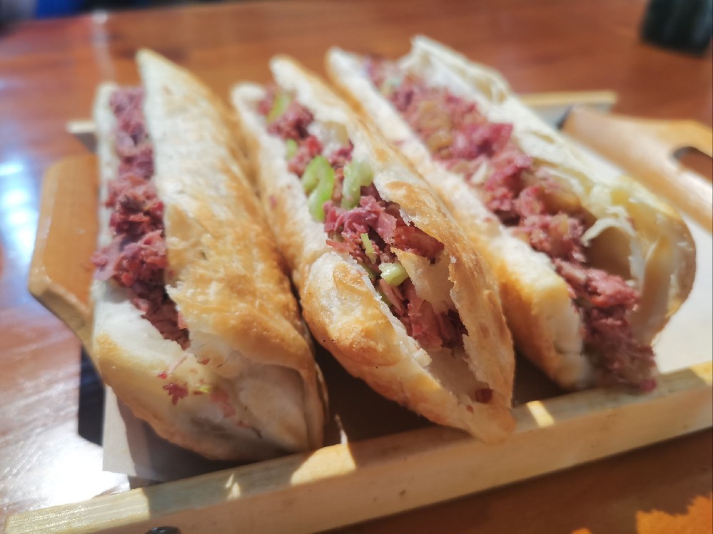 正宗河間驢肉火燒培訓怎么學?核心技巧揭秘,讓你輕松入門!