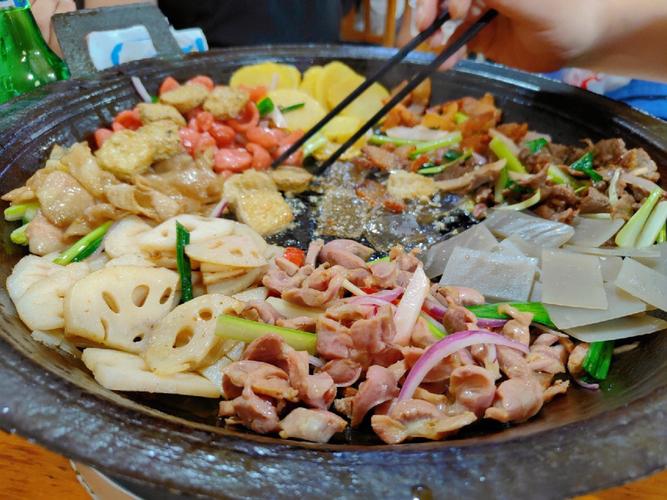 貴州烙鍋正宗做法是怎樣的？從原料到火候，把關鍵細節說透