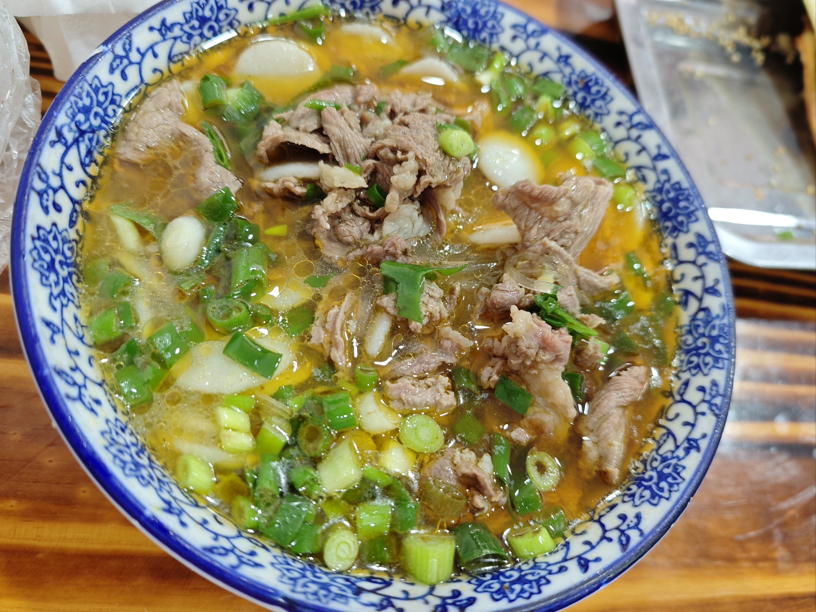 牛肉湯的正宗做法是什么?原料處理、熬湯順序和常見(jiàn)誤區(qū)一次講透