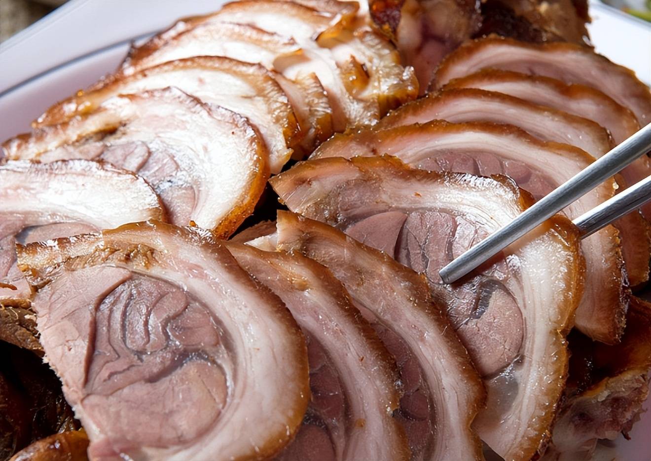 東明哪里可以學(xué)鹵肉？別只盯著本地，選對(duì)技術(shù)比離家近更重要！